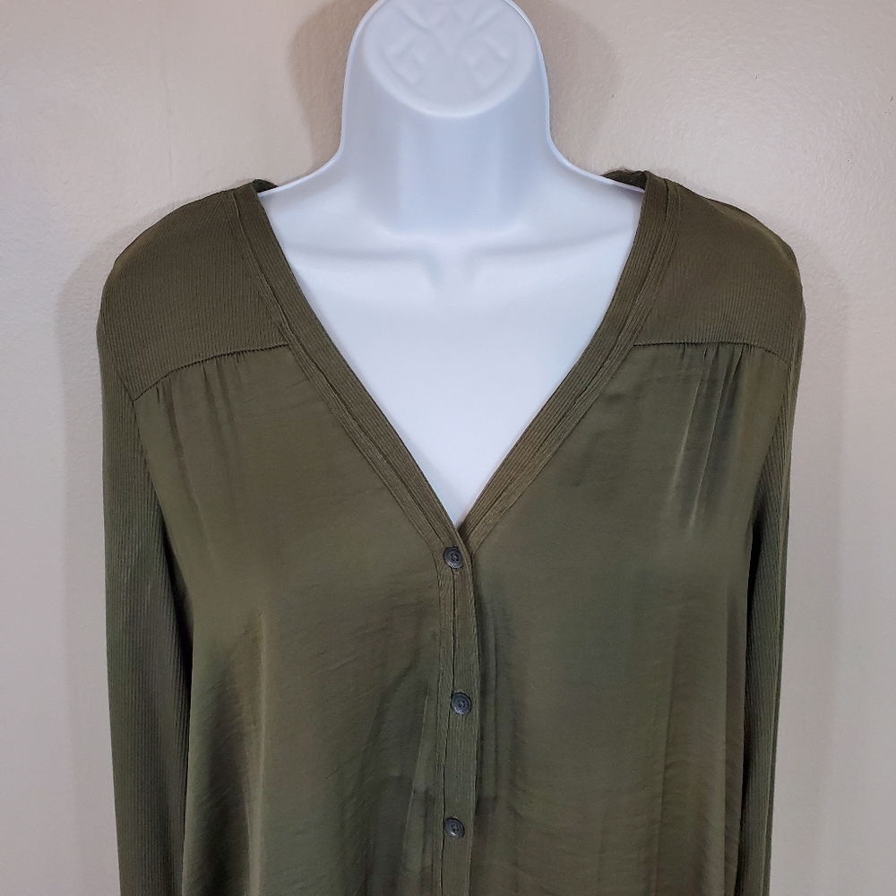 Simply Vera by Vera Wang Women's A-Line Olive Green Button Down Top